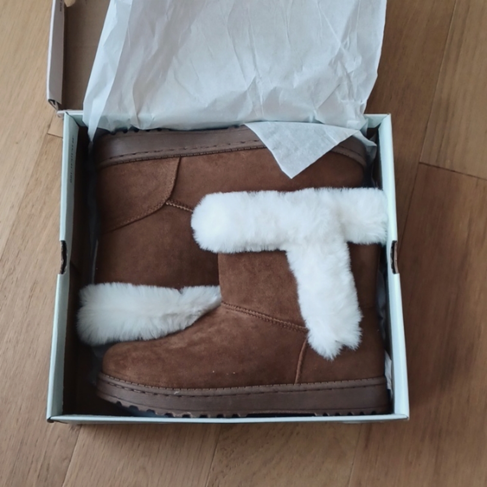 Size 7 new never worn boots